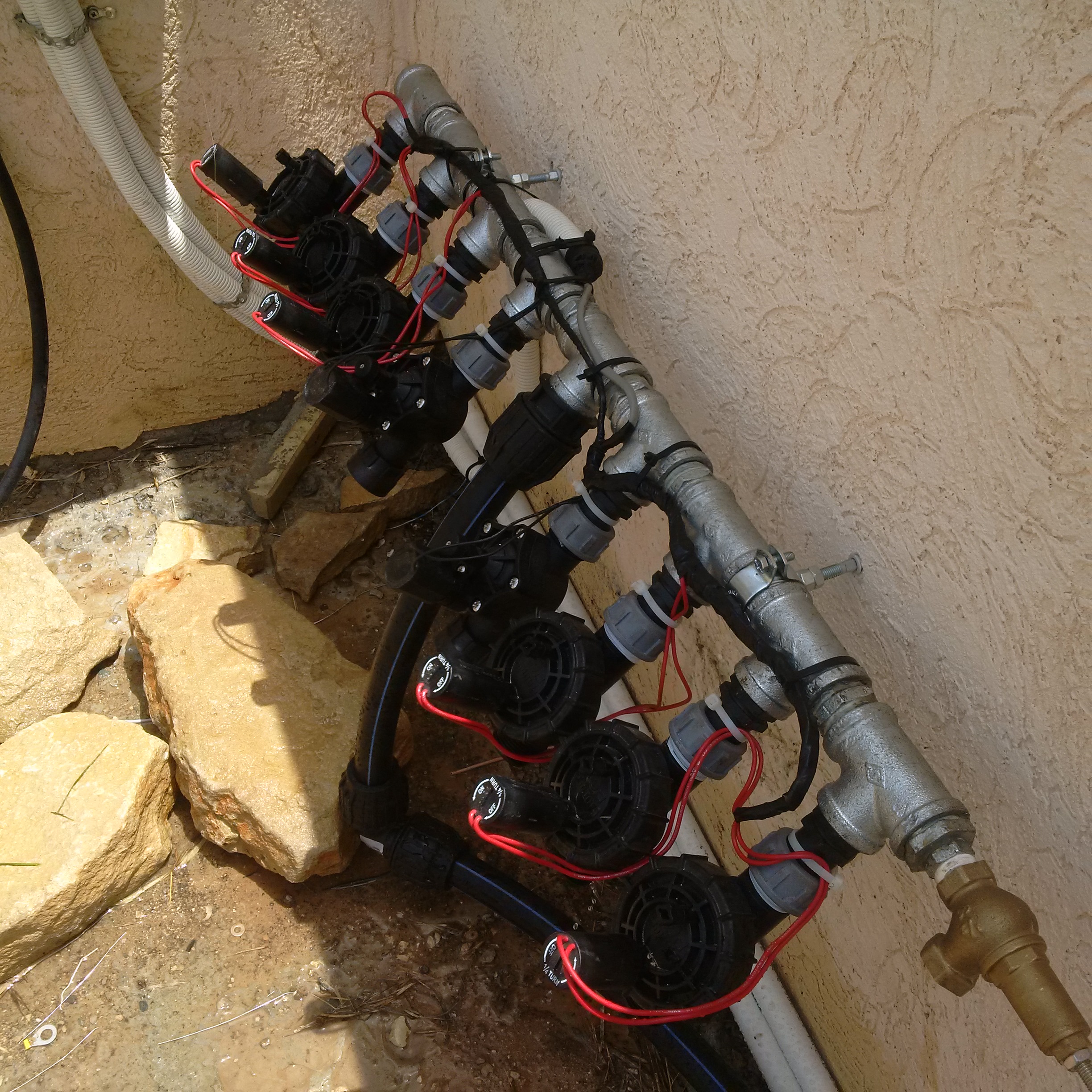 Irrigation valves manifold